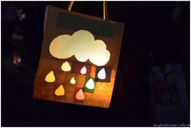 Laterne von vorne mit Regen...