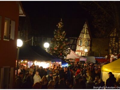 Dichtes Gedränge bei der Burgholzhäuser Weihnacht