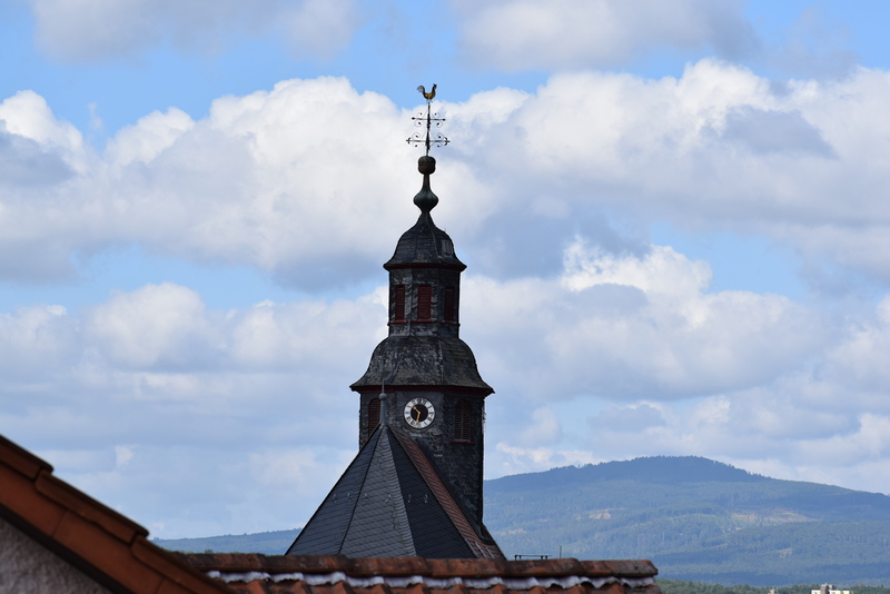 Kirchturm mit Taunusblick
